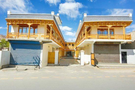 Hotel Dimbir Regency Лех Екстер'єр фото